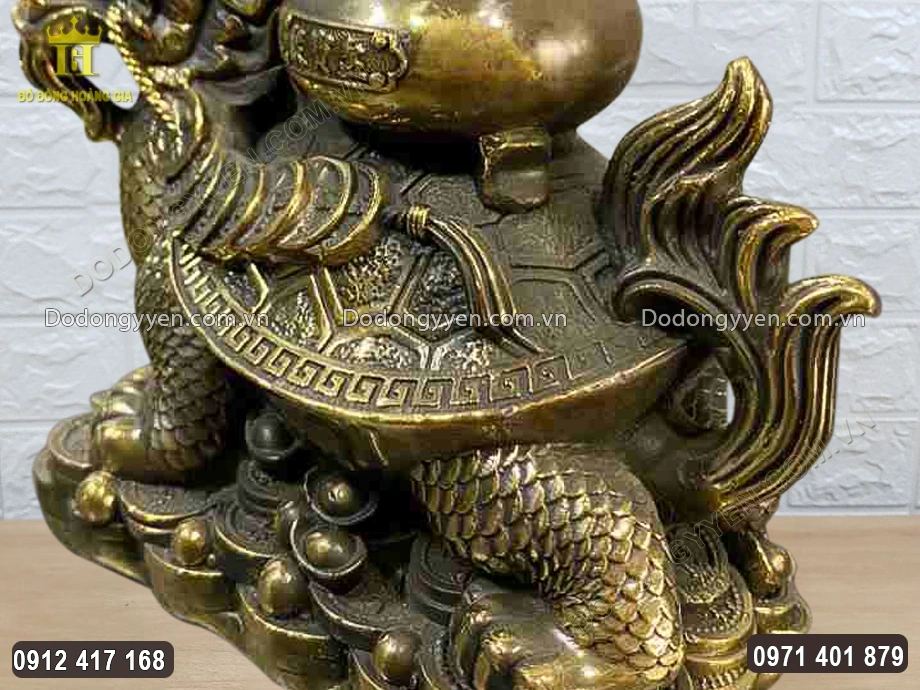 Từng họa tiết hoa văn được chăm ch&uacute;t tỉ mỉ